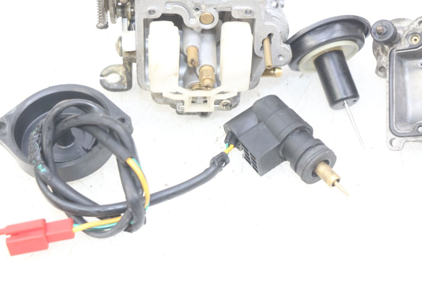 photo de CARBURATORE PEUGEOT KISBEE 4T 50 (2010 - 2017) - Zoom sui componenti