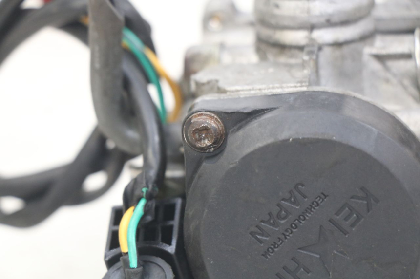 photo de CARBURATORE PEUGEOT KISBEE 4T 50 (2010 - 2017) - Altra angolazione