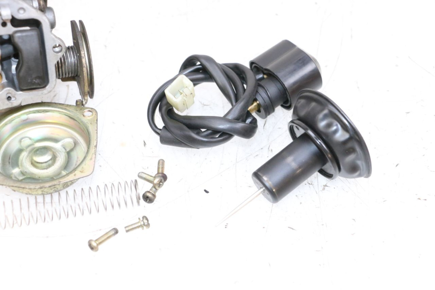 photo de CARBURATORE PEUGEOT KISBEE 4T 50 (2010 - 2017) - Caratteristiche distintive