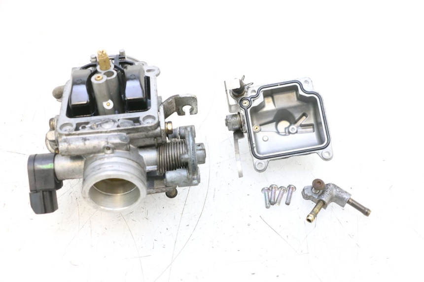 photo de CARBURATORE PIAGGIO MP3 125 (2006 - 2014) - Stato della superficie e materiale