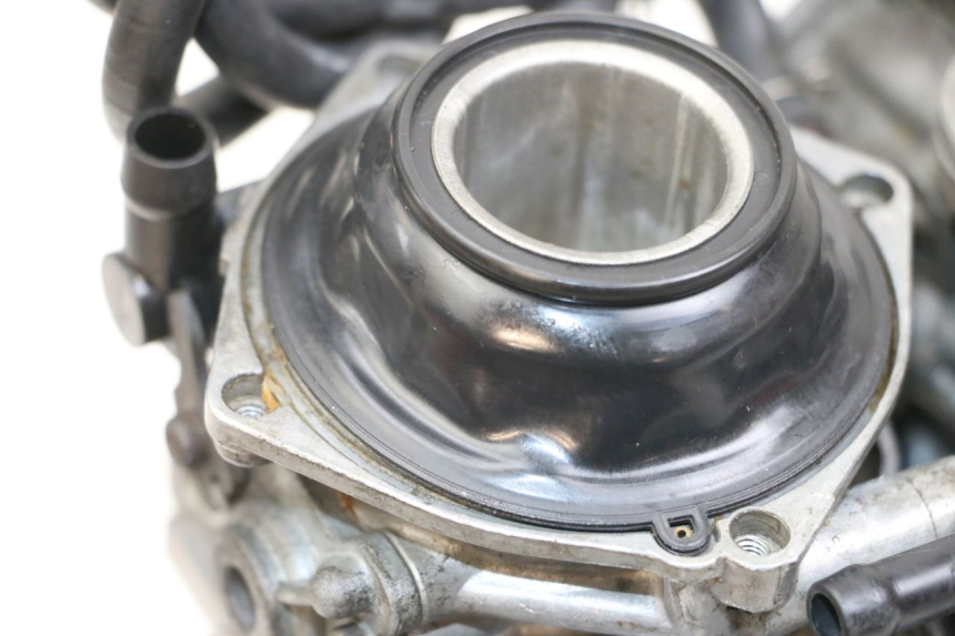 photo de CARBURATORE HONDA NTV DEAUVILLE 650 (1998 - 2001) - Caratteristiche distintive