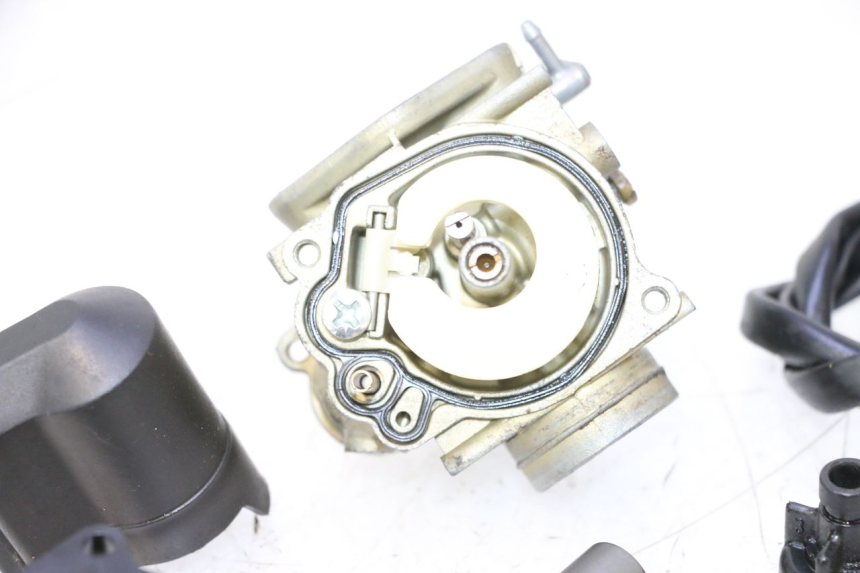photo de CARBURATORE PEUGEOT SPEEDFIGHT LC 50 (1996 - 2002) - Ispezione visiva dettagliata
