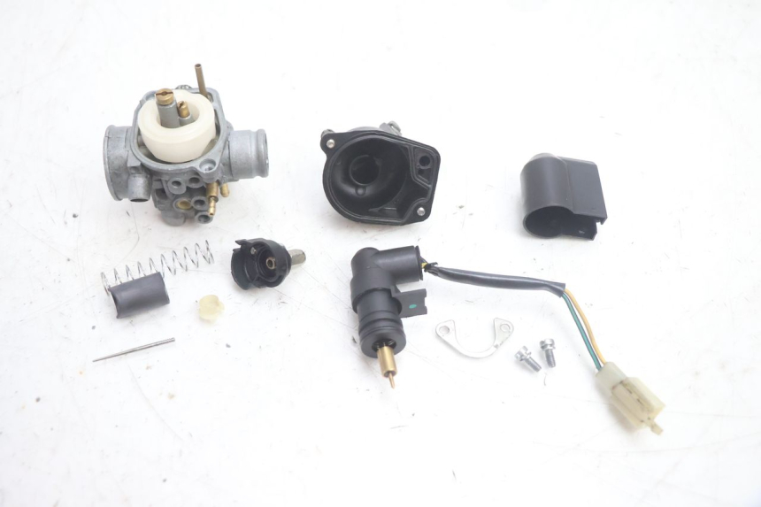 photo de CARBURATORE PEUGEOT STREETZONE NAKED 2T 50 (2014 - 2018) - Stato della superficie e materiale