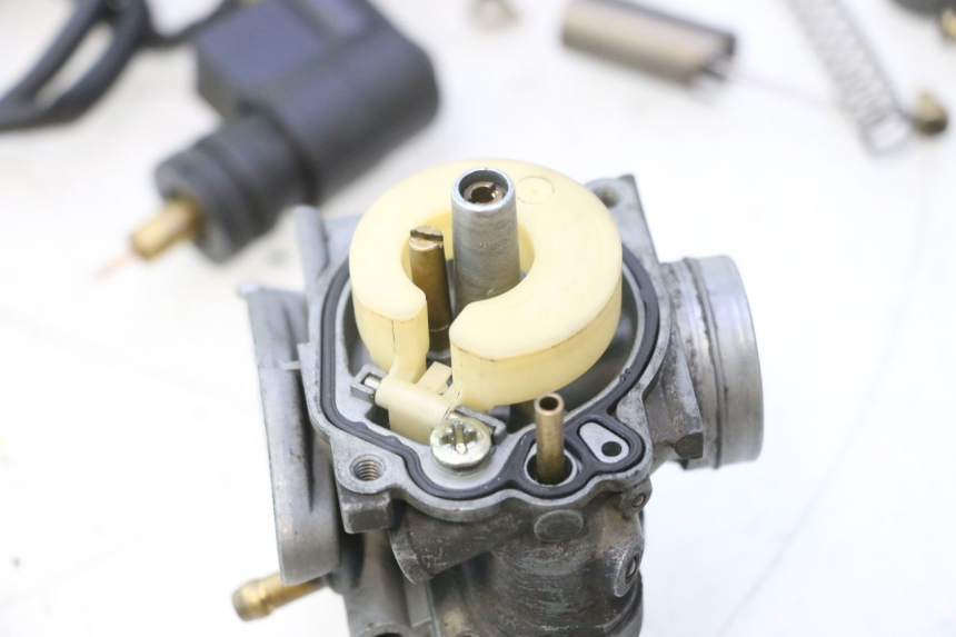 photo de CARBURATORE PEUGEOT TREKKER 50 (1995 - 2004) - Primo piano ad alta risoluzione