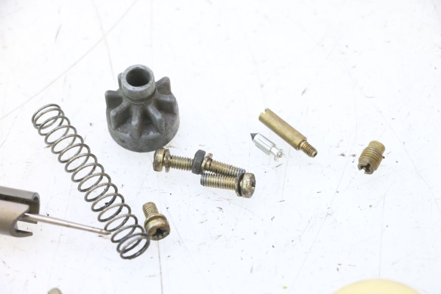 photo de CARBURATORE PEUGEOT TREKKER 50 (1995 - 2004) - Focus sulla struttura