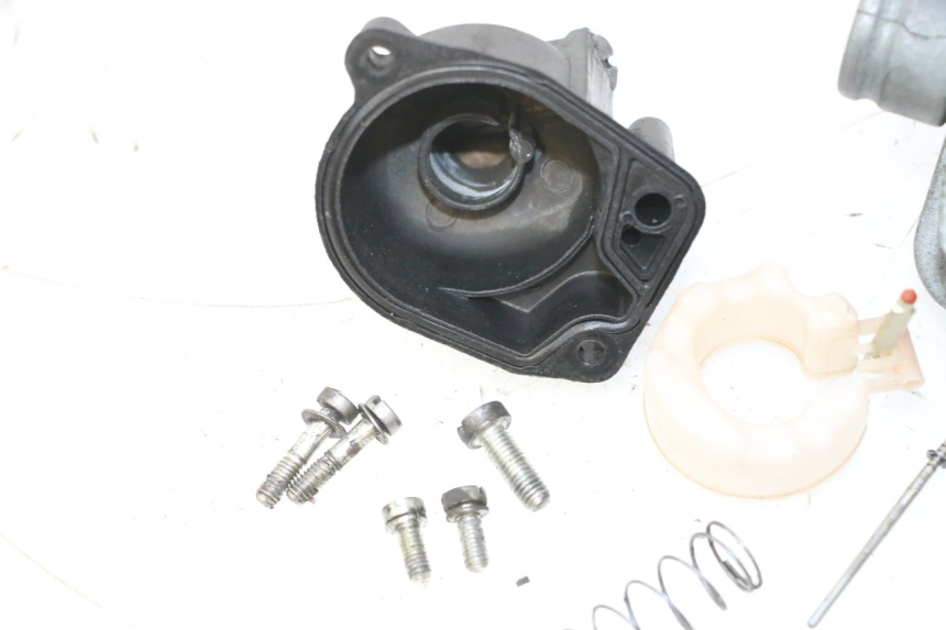 photo de CARBURATORE PIAGGIO VESPA LX 2T 50 (2005 - 2013) - Primo piano ad alta risoluzione