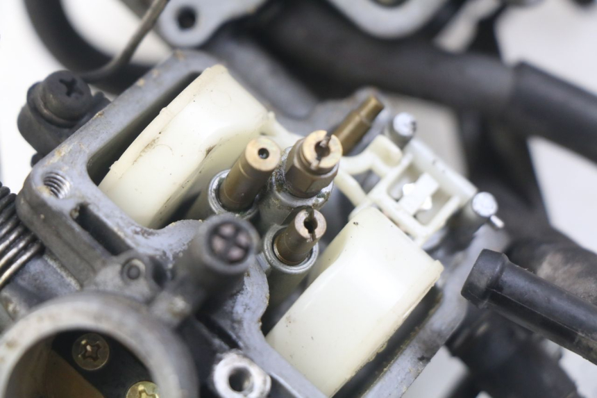 photo de CARBURATORE HONDA VT C SHADOW 125 (1999 - 2007) - Angolazione alternativa