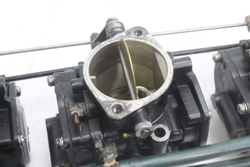 photo de CARBURATORE YAMAHA WAVE RUNNER GP R 1200 (2000 - 2003) - Altra vista dell'articolo