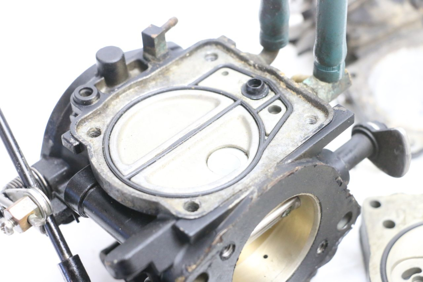 photo de CARBURATORE YAMAHA WAVE RUNNER GP R 1200 (2000 - 2003) - Panoramica del profilo