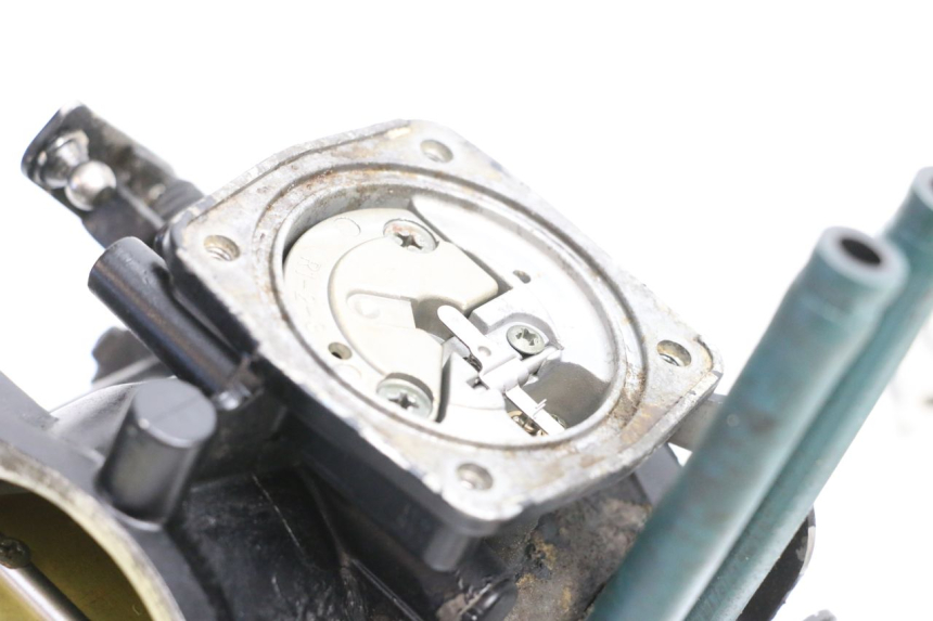 photo de CARBURATORE YAMAHA WAVE RUNNER GP R 1200 (2000 - 2003) - Primo piano tecnico