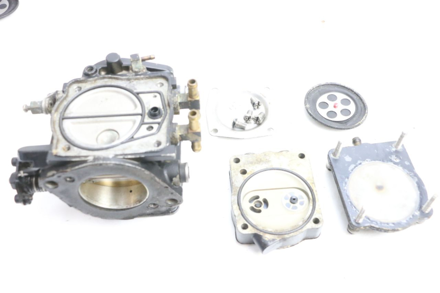 photo de CARBURATORE YAMAHA WAVE RUNNER GP R 1200 (2000 - 2003) - Stato della superficie e materiale