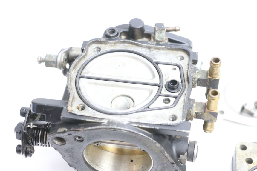 photo de CARBURATORE YAMAHA WAVE RUNNER GP R 1200 (2000 - 2003) - Ricambio usato controllato