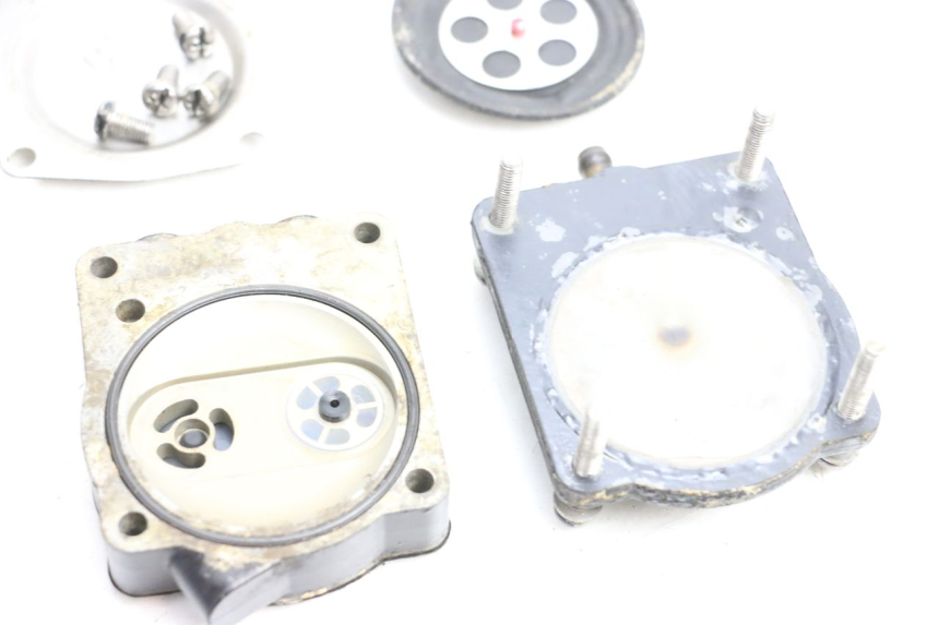 photo de CARBURATORE YAMAHA WAVE RUNNER GP R 1200 (2000 - 2003) - Caratteristiche distintive