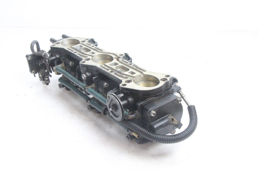photo de CARBURATORE YAMAHA WAVE RUNNER GP R 1200 (2000 - 2003) - Dettagli dei punti di fissaggio