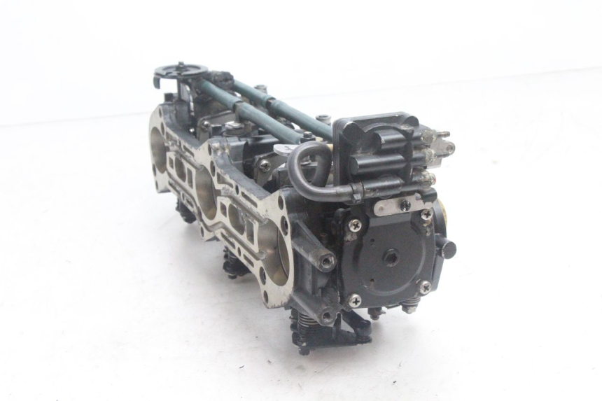 photo de CARBURATORE YAMAHA WAVE RUNNER GP R 1200 (2000 - 2003) - Stato della superficie e materiale