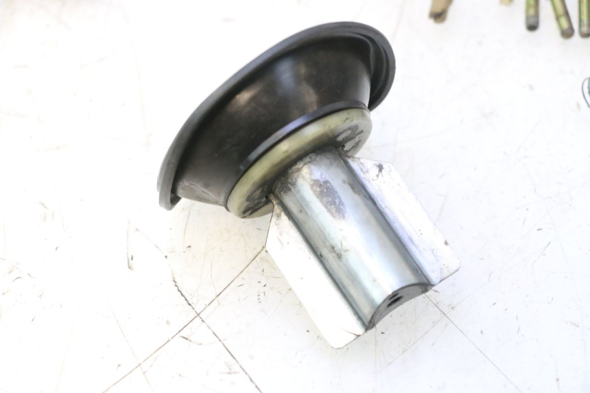 photo de CARBURATORE PIAGGIO X9 EVOLUTION 125 (2003 - 2007) - Dettagli dei punti di fissaggio