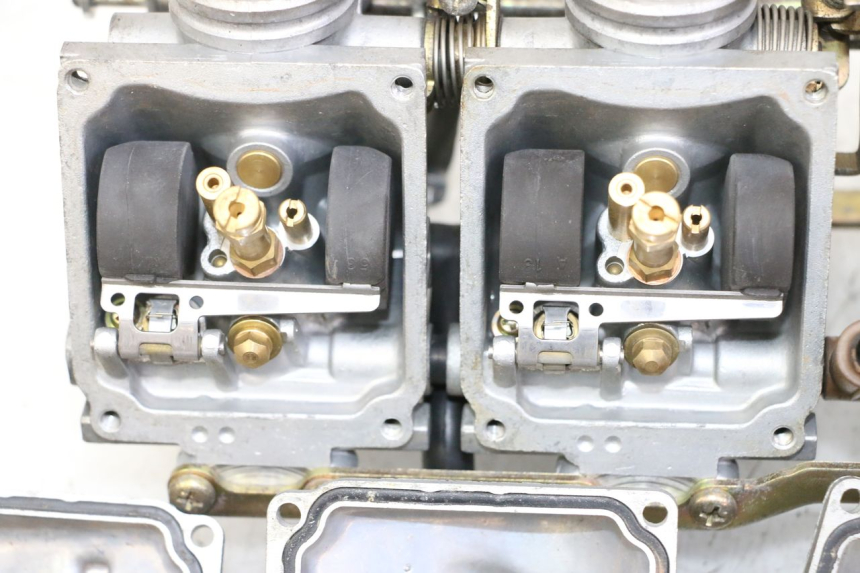 photo de CARBURATORE YAMAHA XJN DIVERSION 600 (2000 - 2003) - Marcature e riferimenti originali