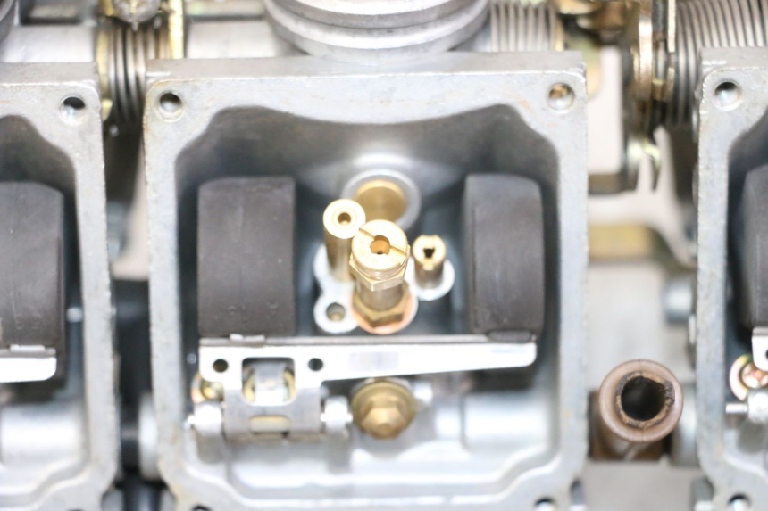 photo de CARBURATORE YAMAHA XJN DIVERSION 600 (2000 - 2003) - Zoom sui componenti