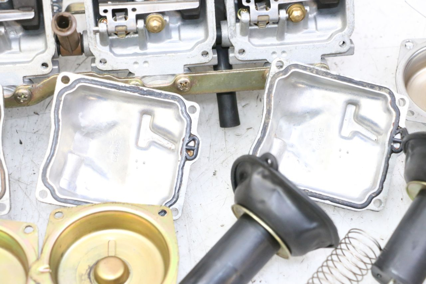 photo de CARBURATORE YAMAHA XJN DIVERSION 600 (2000 - 2003) - Ispezione visiva dettagliata