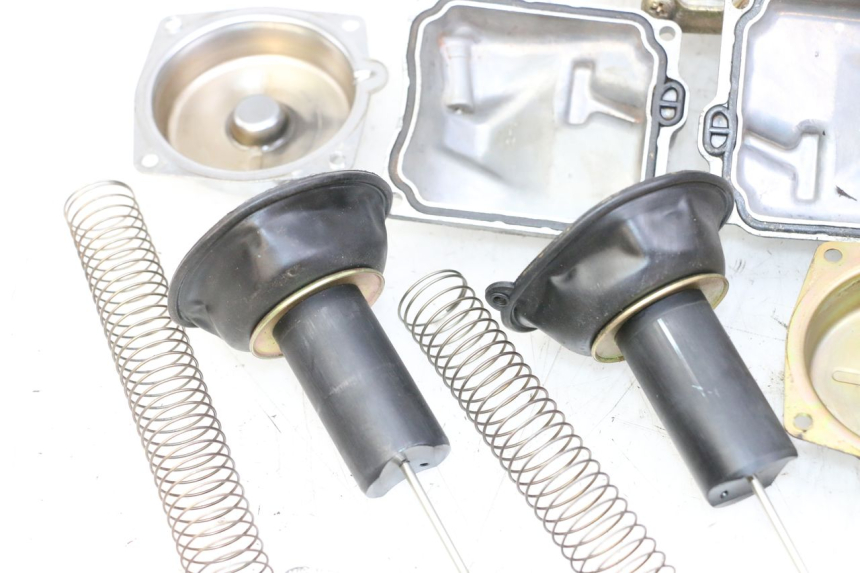 photo de CARBURATORE YAMAHA XJN DIVERSION 600 (2000 - 2003) - Angolazione alternativa