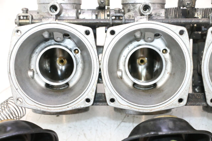 photo de CARBURATORE YAMAHA XJR 1300 (1998 - 2002) - Caratteristiche distintive