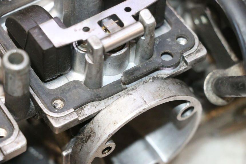 photo de CARBURATORE YAMAHA XJR 1300 (1998 - 2002) - Marcature e riferimenti originali