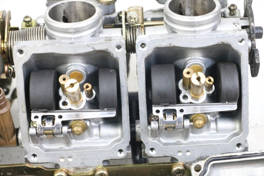 photo de CARBURATORE YAMAHA XJS DIVERSION 600 (1997 - 1999) - Caratteristiche distintive