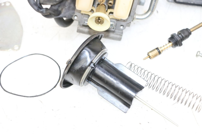 photo de CARBURATORE YAMAHA YFM R RAPTOR 250 (2008 - 2014) - Dettagli dei punti di fissaggio