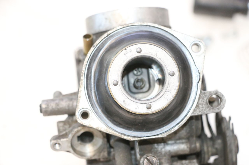 photo de CARBURATORE YAMAHA YP MAJESTY 125 (2002 - 2006) - Primo piano ad alta risoluzione