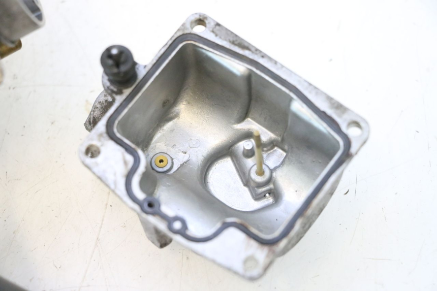 photo de CARBURATORE YAMAHA YP MAJESTY 125 (2002 - 2006) - Dettagli dei punti di fissaggio