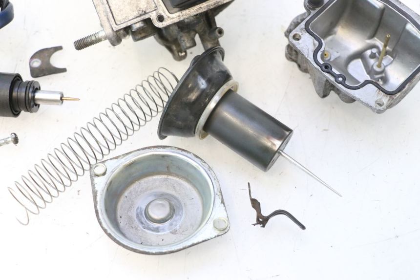 photo de CARBURATORE YAMAHA YP MAJESTY 125 (2002 - 2006) - Stato della superficie e materiale