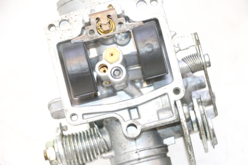 photo de CARBURATORE YAMAHA YP MAJESTY 125 (1998 - 2001) - Primo piano ad alta risoluzione
