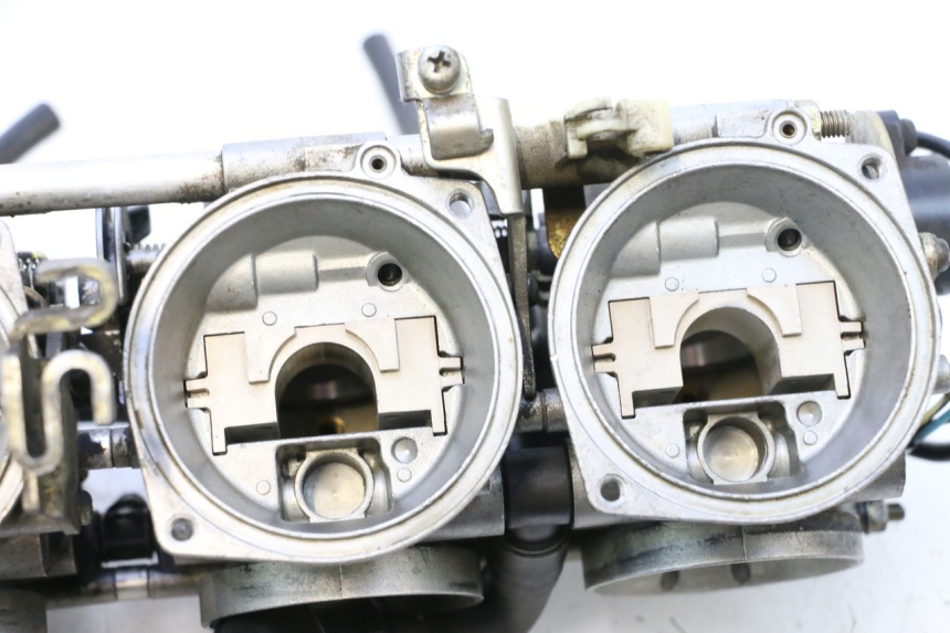 photo de CARBURATORE YAMAHA YZF R GENESIS 750 (1993 - 1998) - Panoramica del profilo