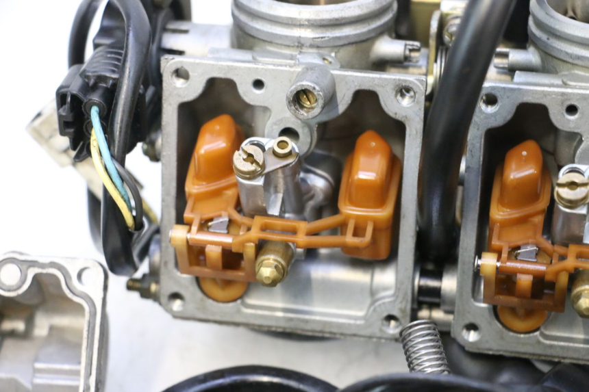 photo de CARBURATORE YAMAHA YZF R GENESIS 750 (1993 - 1998) - Altra angolazione
