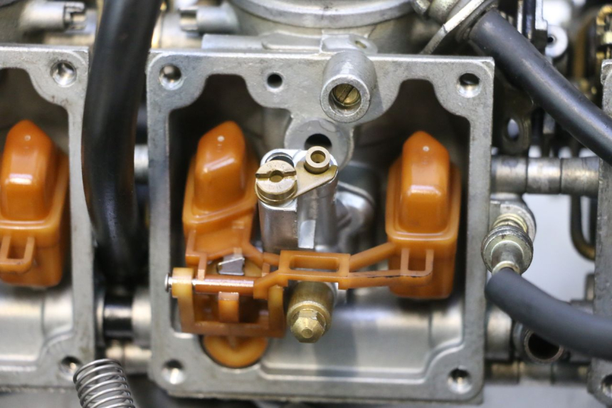 photo de CARBURATORE YAMAHA YZF R GENESIS 750 (1993 - 1998) - Primo piano tecnico