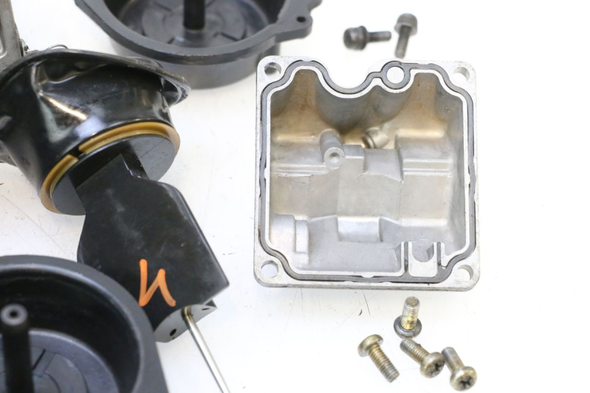 photo de CARBURATORE YAMAHA YZF R GENESIS 750 (1993 - 1998) - Stato della superficie e materiale