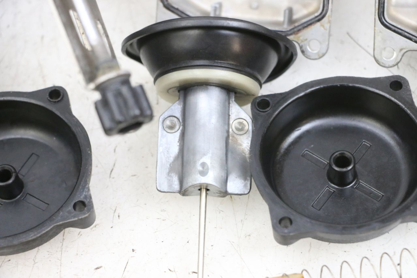 photo de CARBURATORE KAWASAKI ZR 7 750 (1999 - 2004) - Stato della superficie e materiale