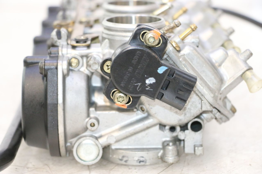 photo de CARBURATORE KAWASAKI ZX-6R ZX6R 600 (2000 - 2002) - Caratteristiche distintive