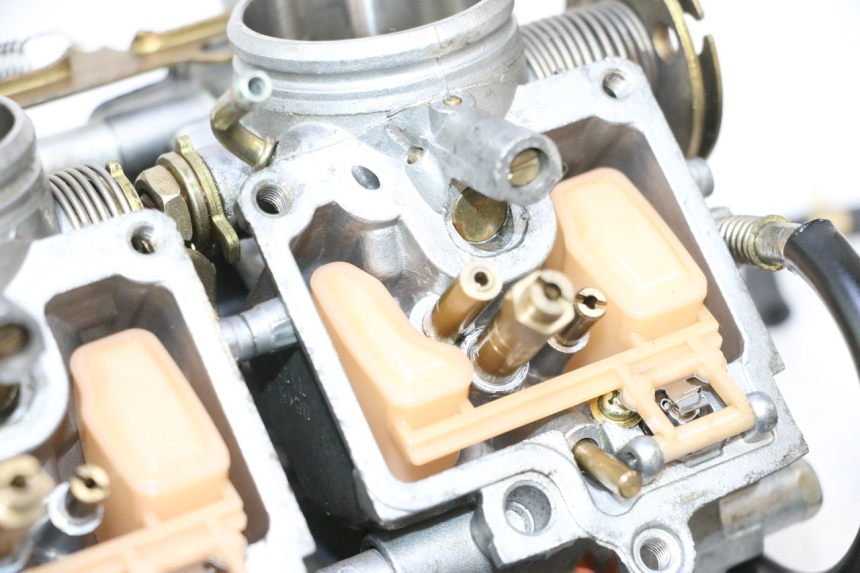 photo de CARBURATORE KAWASAKI ZX-6R ZX6R 600 (2000 - 2002) - Dettagli dei punti di fissaggio