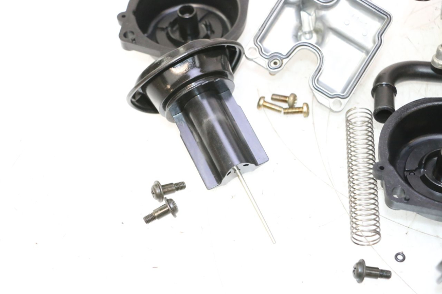 photo de CARBURATORE KAWASAKI ZX-6R ZX6R 600 (2000 - 2002) - Caratteristiche distintive