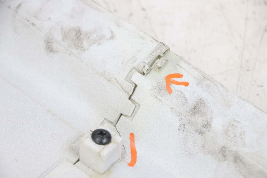 photo de CARENAGE POSTERIORE KYMCO AGILITY 4T 50 (2018 - 2022) - Zoom sullo stato d'uso