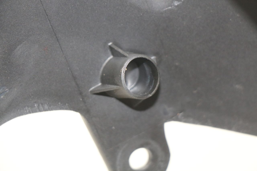 photo de Carena posteriore MV AGUSTA BRUTALE R WALLY 910 (2008 - 2008) - Zoom sullo stato d'uso