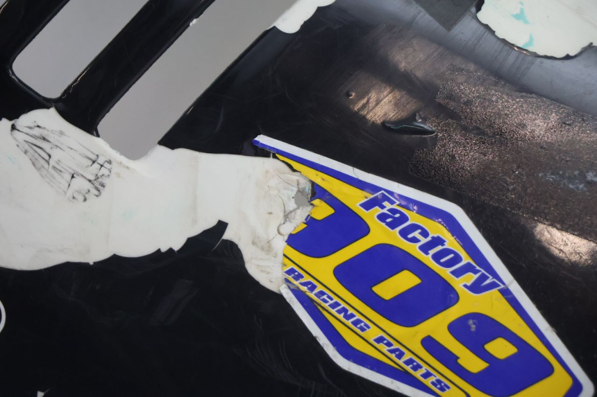 photo de CARENA POSTERIORE SUZUKI DR S 600 (1985 - 1989) - Zoom sullo stato d'uso