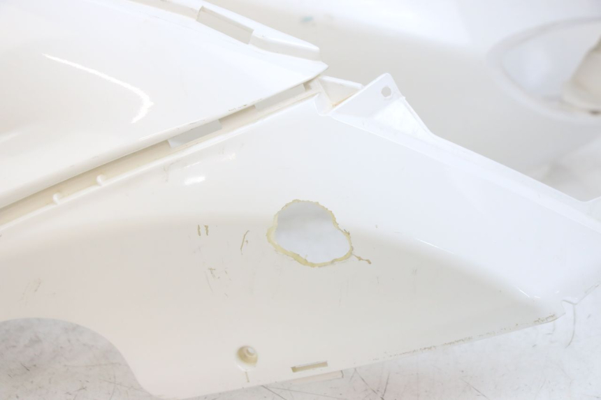 photo de CARENAGE POSTERIORE PIAGGIO FLY 125 (2005 - 2012) - Ispezione visiva dettagliata