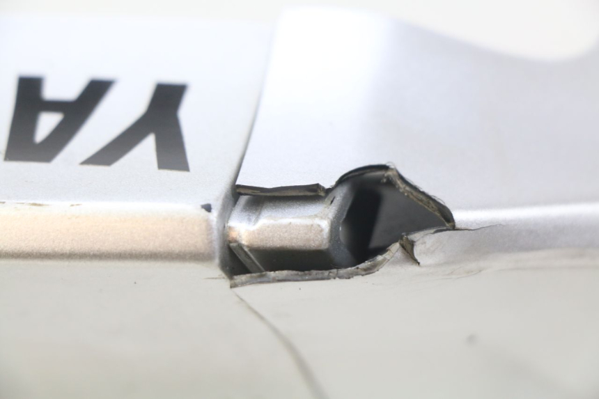 photo de CARENA POSTERIORE YAMAHA FZS FAZER 600 (1998 - 2001) - Dettaglio del componente