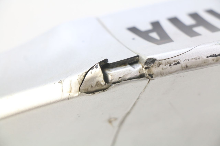 photo de CARENA POSTERIORE YAMAHA FZS FAZER 600 (1998 - 2001) - Zoom sullo stato d'uso