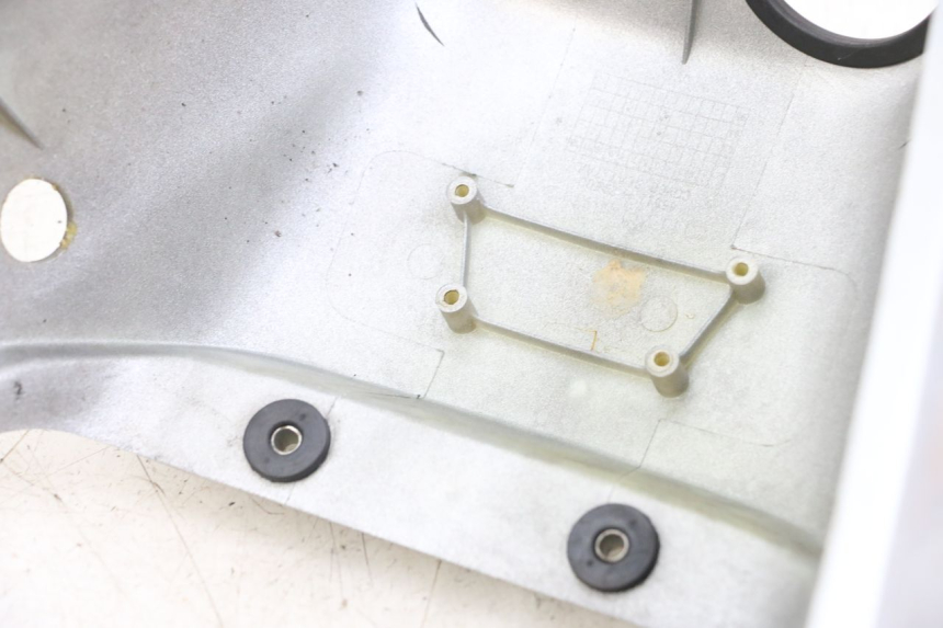 photo de Carena posteriore HYOSUNG GF 125 (2001 - 2005) - Dettaglio del componente