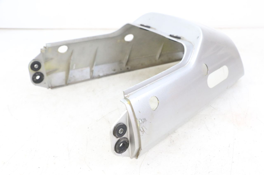 photo de Carena posteriore HYOSUNG GF 125 (2001 - 2005) - Dettagli dei punti di fissaggio