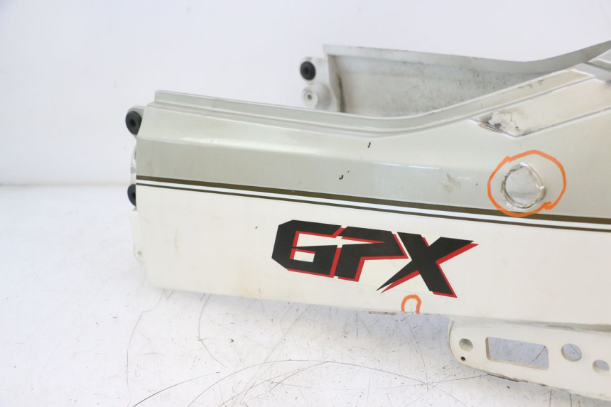 photo de CARENA POSTERIORE KAWASAKI GPX F ZX750F 750 (1986 - 1990) - Caratteristiche distintive