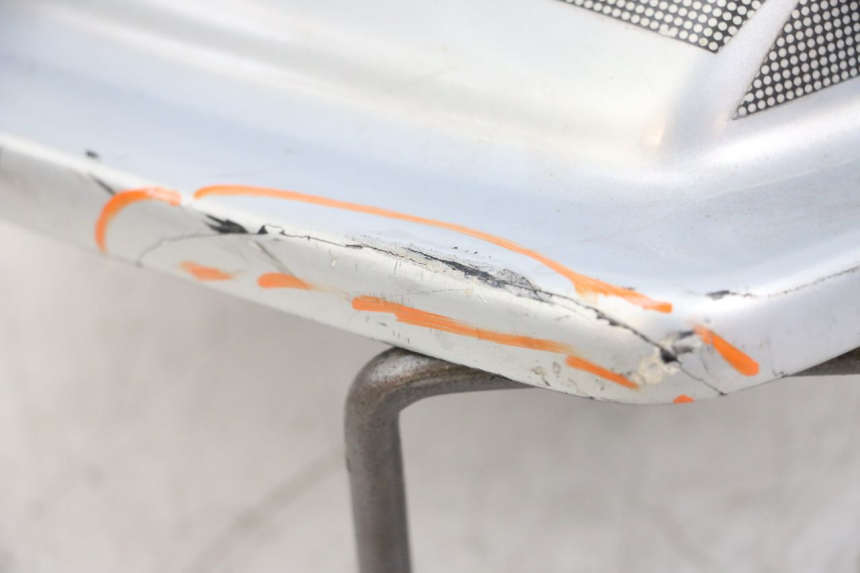 photo de CARENA POSTERIORE SUZUKI GSX E 250 (1982 - 1983) - Dettaglio del componente